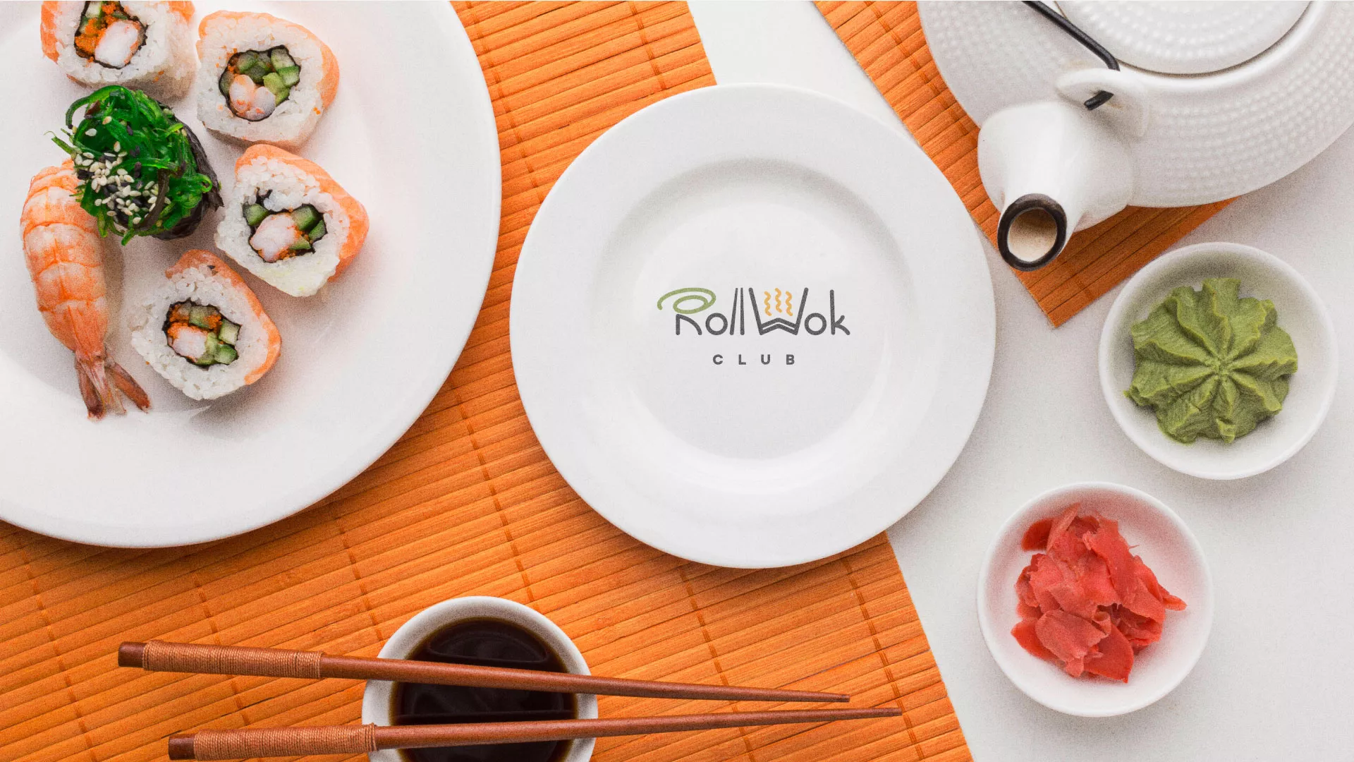 Разработка логотипа и фирменного стиля суши-бара «Roll Wok Club» в Комсомольске-на-Амуре